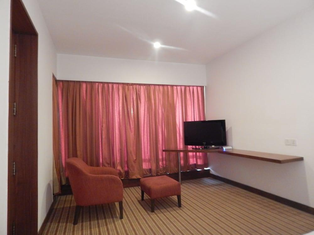 Hotel Parc Estique Пуне Екстер'єр фото